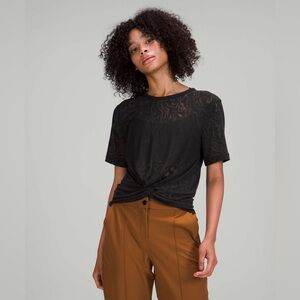 Lululemon Crescent Tee *Veil
Black